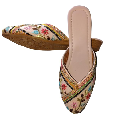Women's Embroidered Floral Juttis