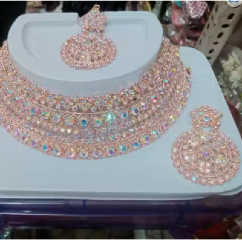 Rose gold necklace set with earrings